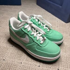 Nike Air Force 1 Green and White Low-Top Sneakers Size 8